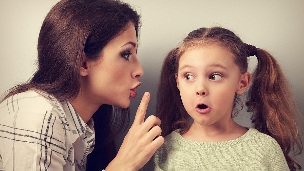 Ο κίνδυνος που ελλοχεύει όταν λέμε στο παιδί «μην το πεις σε κανέναν»