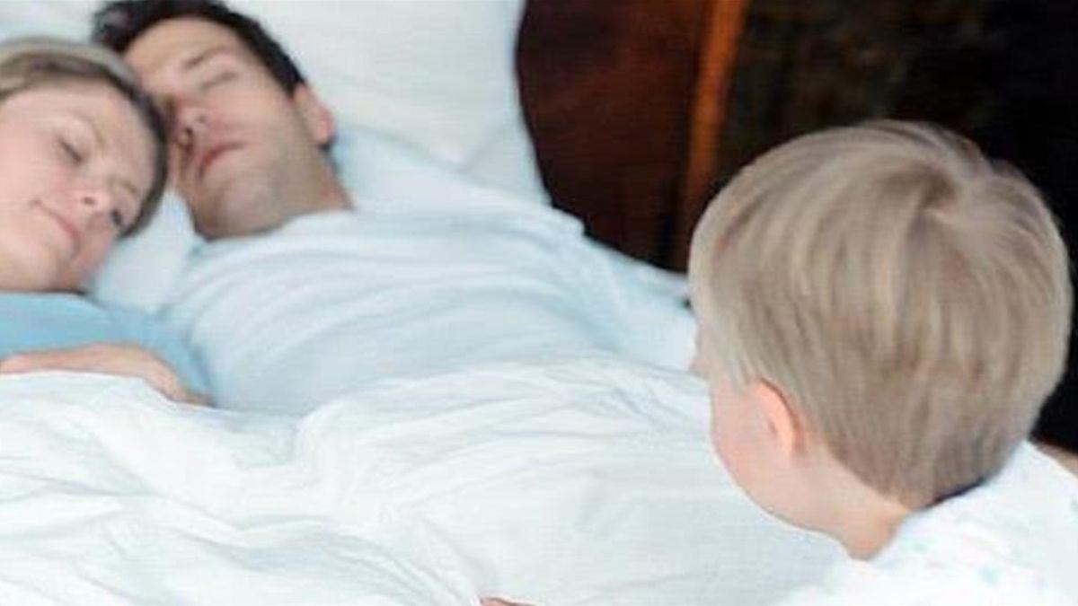 Τα παιδιά μας, 3 και 5 ετών, θέλουν να κοιμούνται μόνο στο κρεβάτι μας! Τι να κάνουμε;