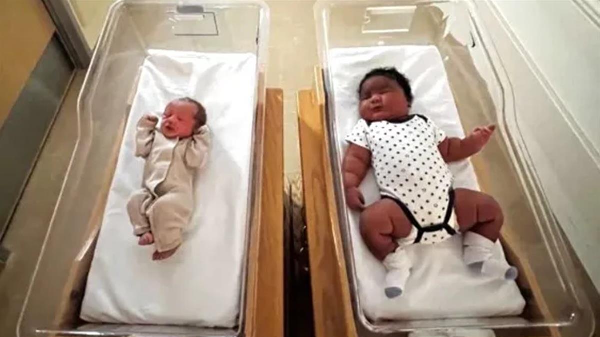 Μαμά γέννησε έναν υγιέστατο... γίγαντα 13 κιλών: «φοράει ρούχα για μωρό 6 μηνών»