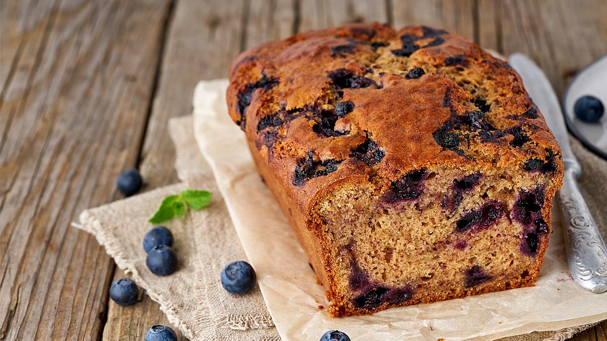 Υγιεινό κέικ βρώμης με μύρτιλο, χωρίς ζάχαρη και χωρίς… τύψεις