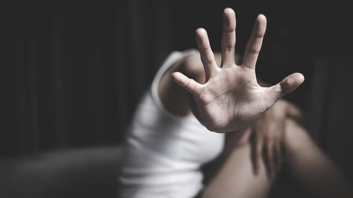 Θεσσαλονίκη: συνελήφθη μαμά που κούρεψε την 16χρονη κόρη της πάνω σε καβγά!