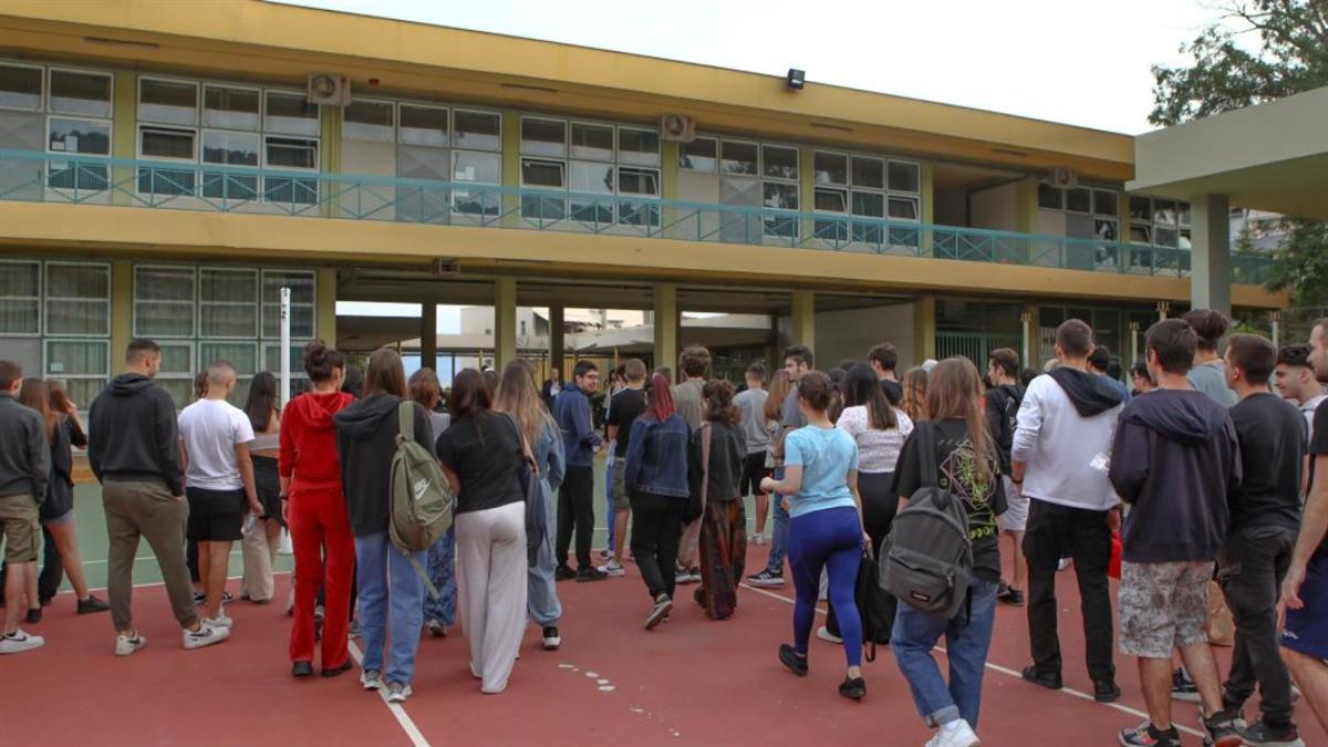 Καθηγητής παραιτήθηκε λόγω άγριου bullying από μαθητές: «φοβόμουν για τη ζωή μου»