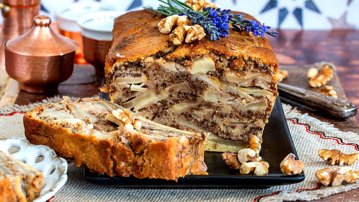 Νηστίσιμο κέικ με χαλβά και μήλα