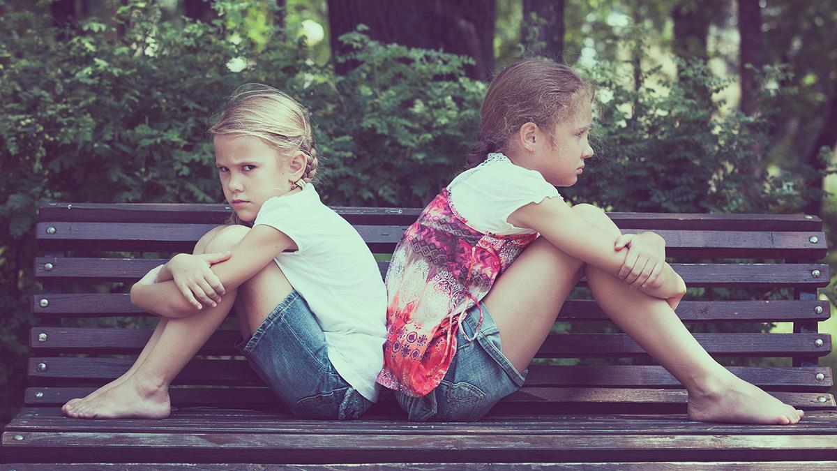 Σημάδια ότι το παιδί έχει ένα τοξικό φίλο – και τι μπορείς να κάνεις