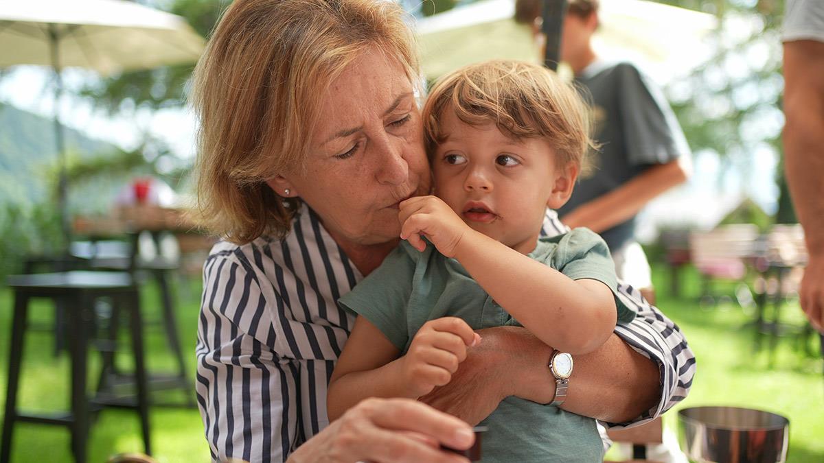 Γιαγιά ικετεύει την κόρη της να μην κάνει 2ο παιδί: «δεν μπορώ να μεγαλώσω κι άλλο μωρό»