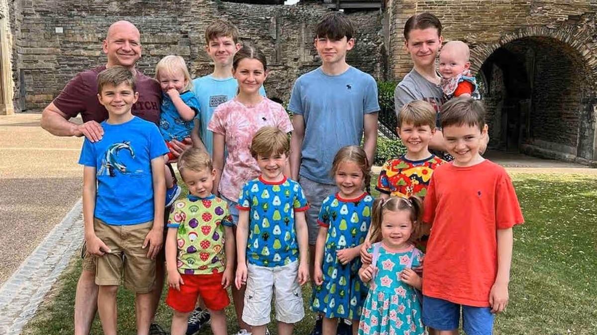 Οικογένεια με 13 παιδιά περιμένει το 14ο: «δεν το σχεδιάζαμε, νιώθουμε πολύ τυχεροί»