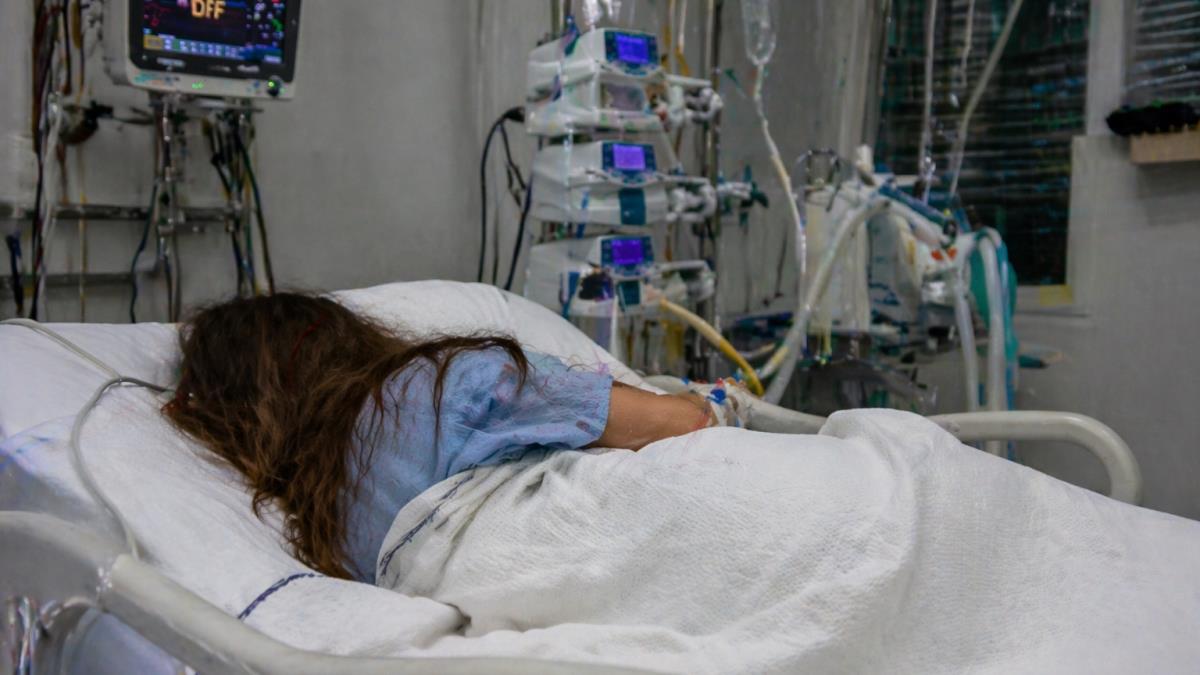Πτώση 13χρονης μαθήτριας: την επανέφεραν στη ζωή 5 φορές μέσα στο χειρουργείο