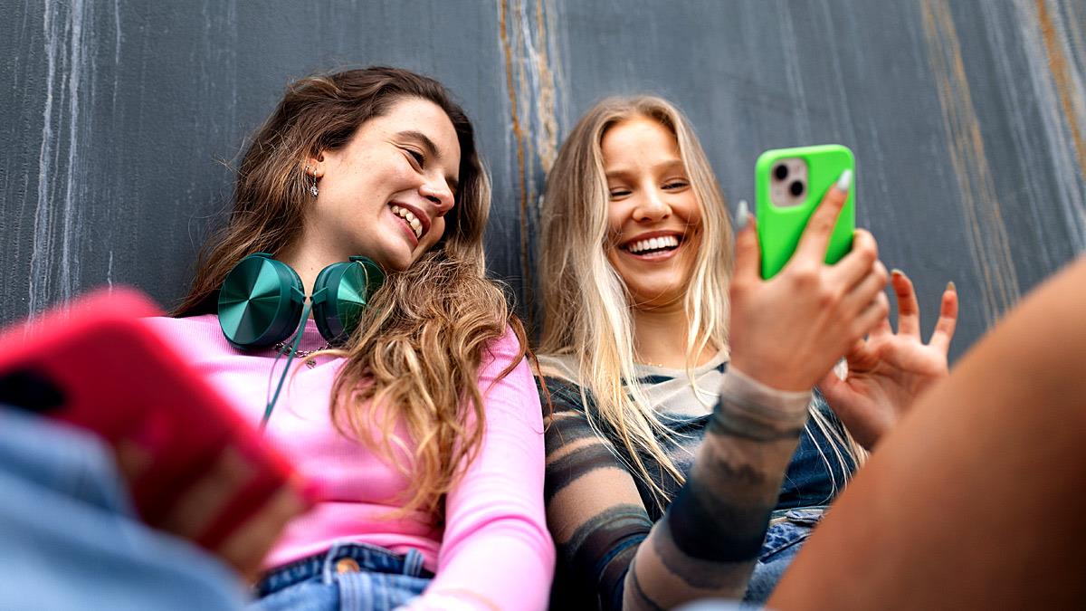 Κατηγορούμε τη νέα γενιά για χίλια δυο πράγματα: ορίστε 10 λόγοι να τη θαυμάζουμε