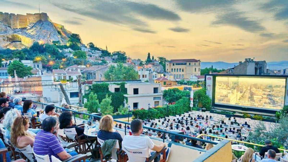 Άνοιξαν τα πρώτα θερινά σινεμά: τι ταινίες θα δεις κάτω από τα αστέρια και πού