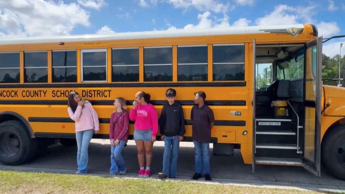 «Μου έσωσαν τη ζωή»: μαθητές σταμάτησαν σχολικό όταν λιποθύμησε η οδηγός