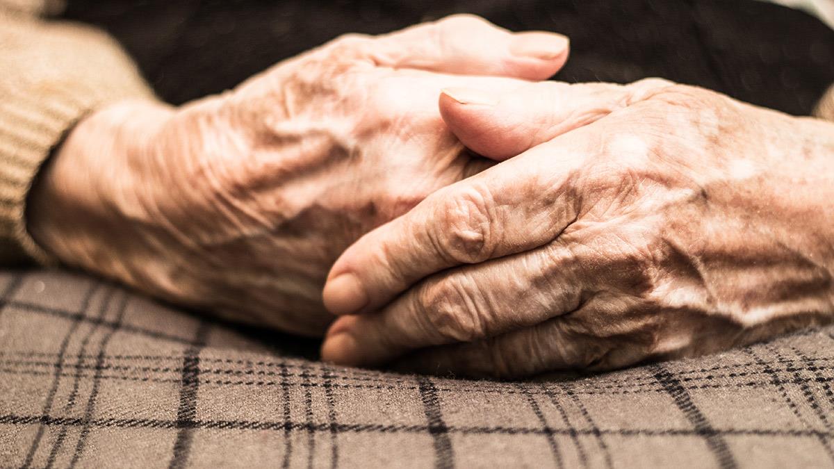 Αμπελόκηποι: έφοδος σε παράνομο γηροκομείο - ηλικιωμένες ζούσαν σε άθλιες συνθήκες