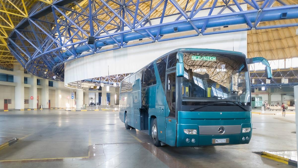 Οδηγός ΚΤΕΛ έσωσε οικογένεια με 2 παιδιά από φλεγόμενο αυτοκίνητο!