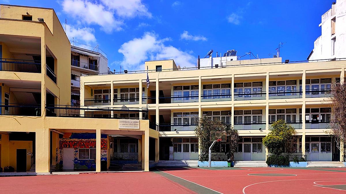 Αγρίνιο: 16χρονη... δάγκωσε τη μαμά συμμαθήτριάς της, γιατί της έκανε παρατήρηση!