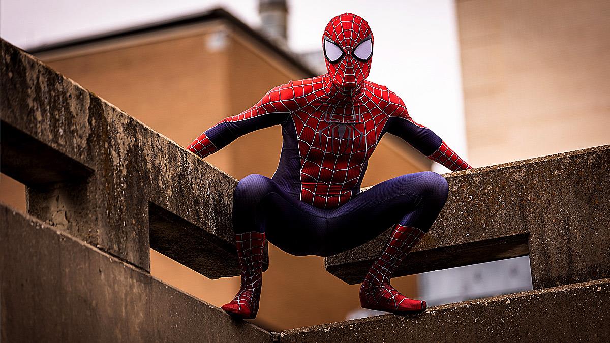 Θεσσαλονικιός ντύθηκε Spiderman και έκλεψε λεφτά από το σπίτι της γιαγιάς του