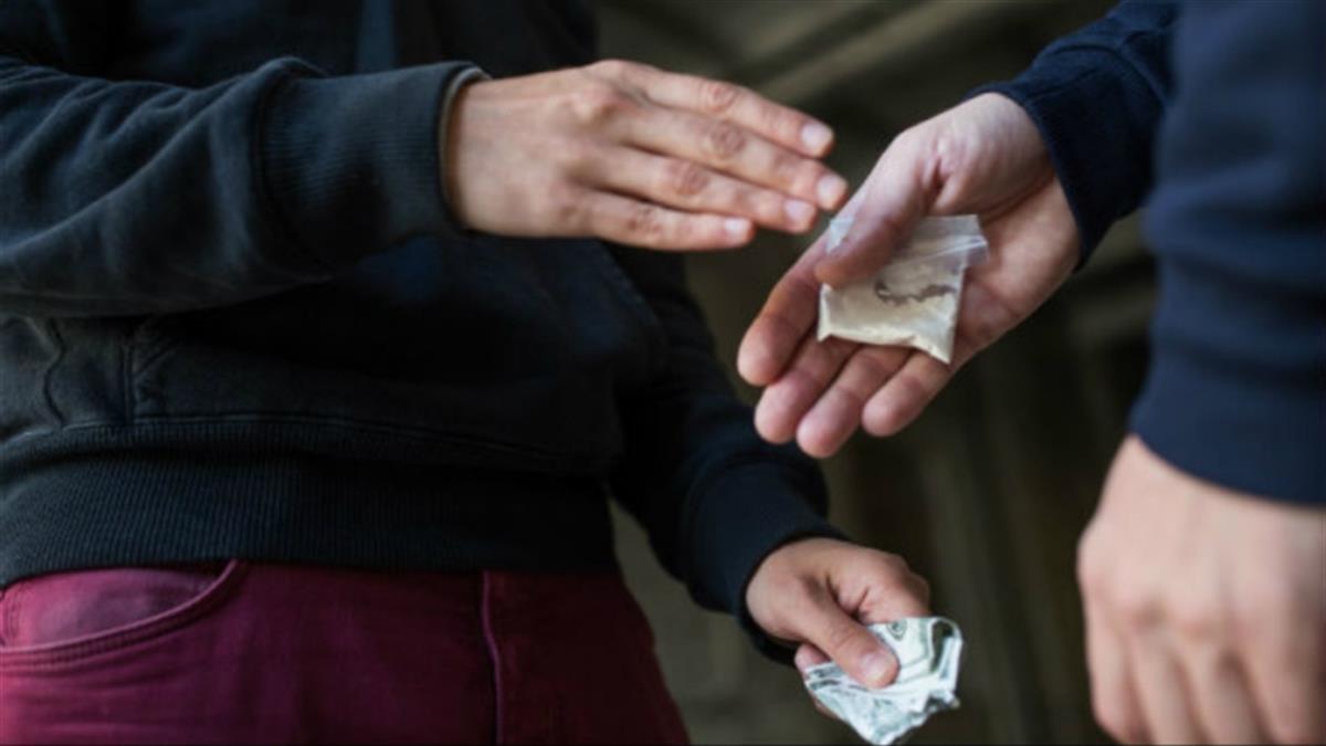 Βόρεια προάστια: 14χρονοι διακινούσαν ναρκωτικά σε σχολεία και παιδικές χαρές