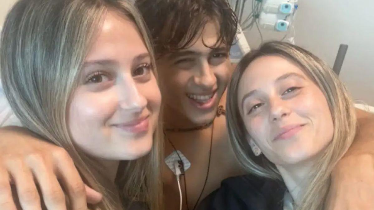Ο Στ. Φλώρος με τις αδερφές του στο πλευρό του: «κάνουν τις δύσκολες μέρες καλύτερες»