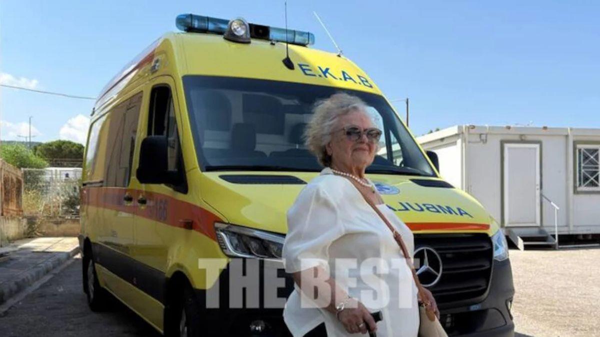 Πάτρα: 87χρονη που έχασε τα 2 της παιδιά σε τροχαίο, δώρισε ασθενοφόρο στο ΕΚΑΒ