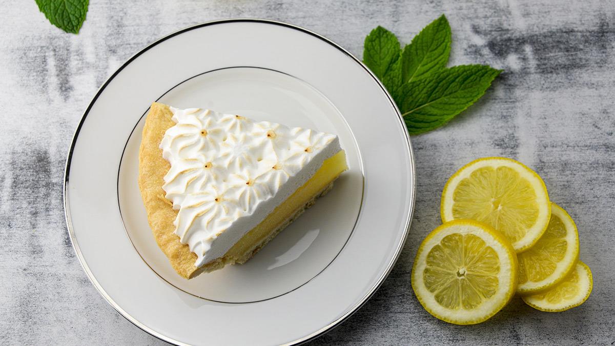 Σπιτική lemon pie που μοσχοβολάει καλοκαίρι