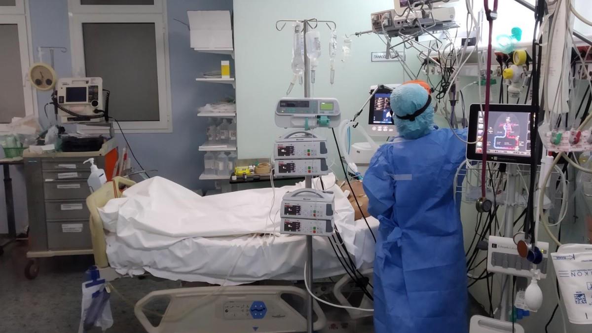 Στη ΜΕΘ 16χρονος: έκανε βουτιά σε ρηχά νερά και χτύπησε κεφάλι και αυχένα