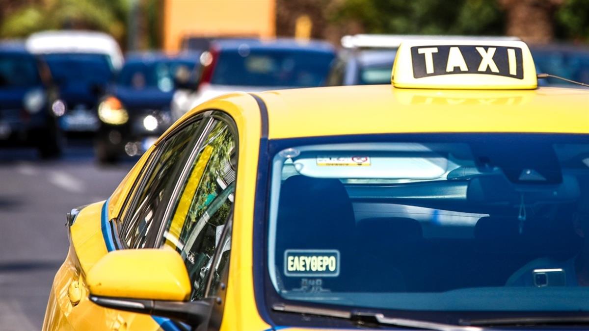 Έγκυος γέννησε μέσα σε ταξί, κολλημένη στην κίνηση της Πατησίων!