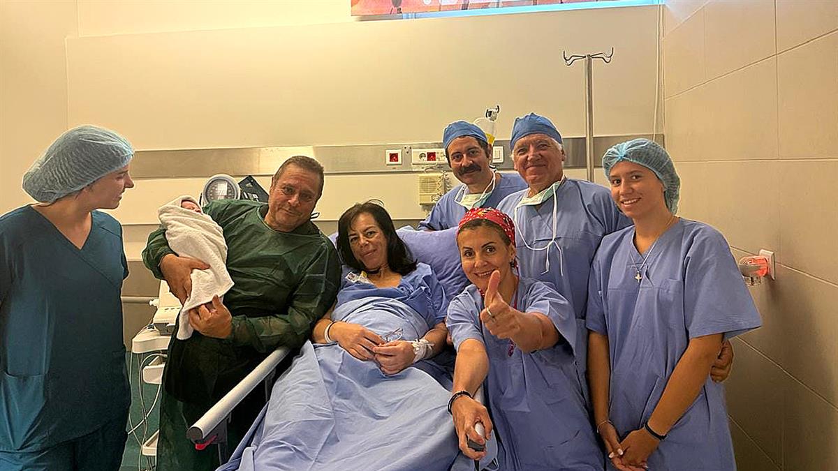 Παγκόσμια πρώτη στην Αθήνα: γεννήθηκε κοριτσάκι από έμβρυο που ήταν 22 χρόνια σε κρυοσυντήρηση