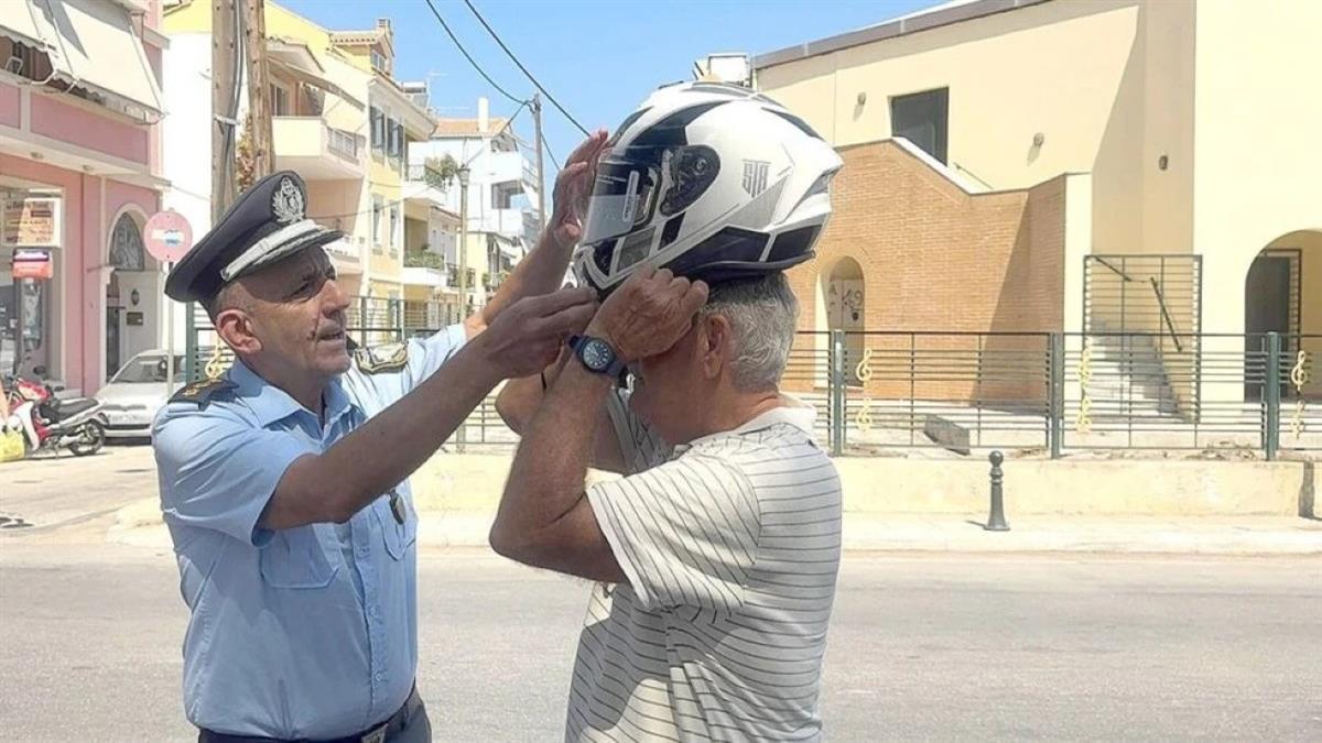 Ζάκυνθος: η Τροχαία μοίρασε κράνη αντί για κλήσεις σε μηχανόβιους παραβάτες!