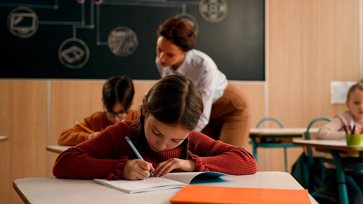 Το PISA προτείνει λιγότερους μαθητές στην τάξη και τέλος στις εργασίες για το σπίτι