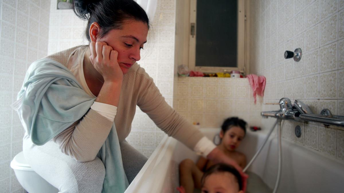 «Δεν θέλω συμβουλές αυτοφροντίδας. Θέλω 2 ώρες που να μη με χρειάζεται κανείς»