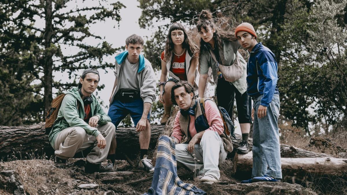 «DNA»: η εμβληματική παράσταση του Ντένις Κέλλυ, στην Εφηβική Σκηνή του Θεάτρου Νέος Ακάδημος