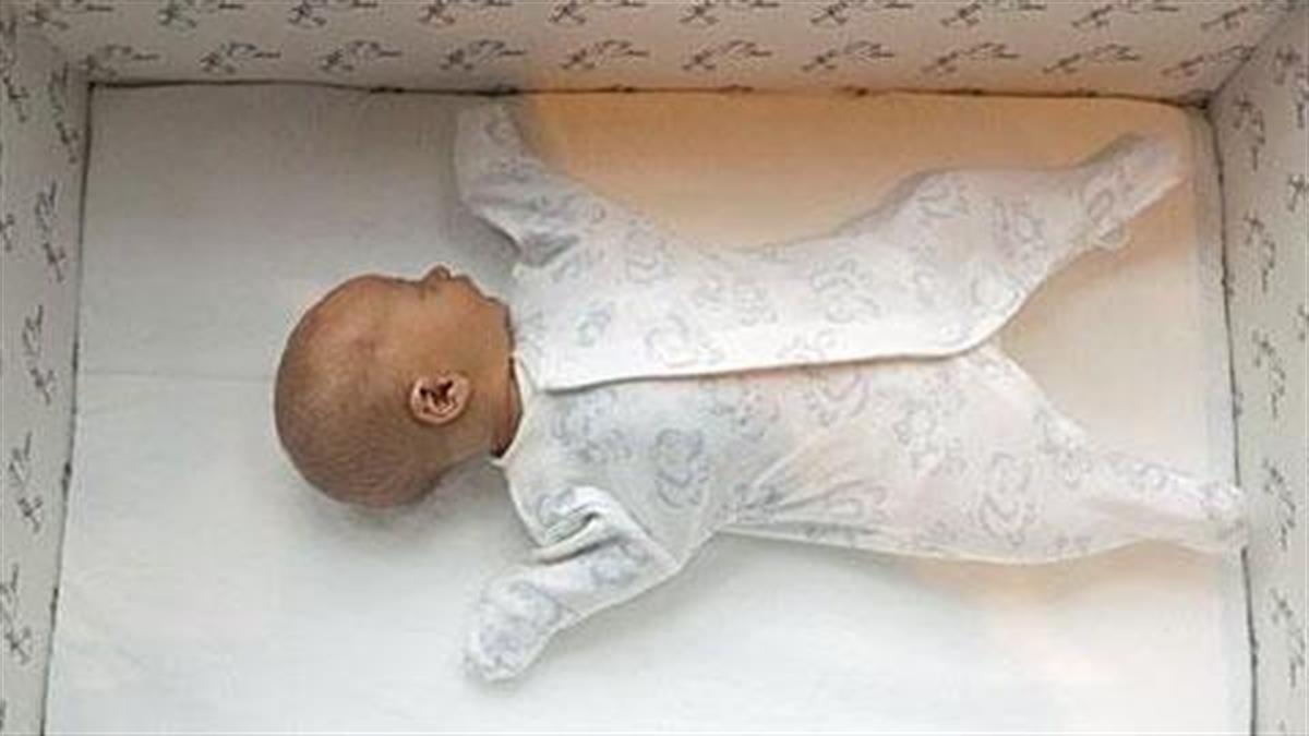 Γιατί τα μωρά των Φινλανδών κοιμούνται σε χαρτόκουτα;