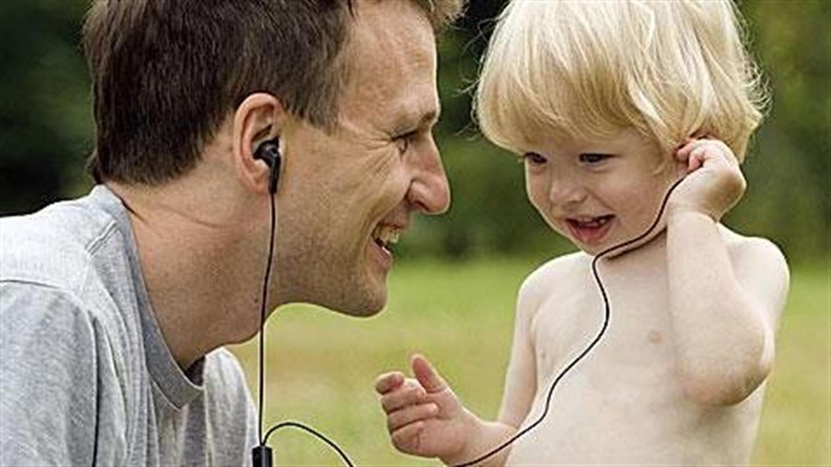10 τραγούδια για μπαμπάδες: Πείτε σ’ αγαπώ… τραγουδιστά