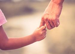 «Η καλύτερη συμβουλή που μου έδωσε ποτέ ο μπαμπάς μου ήταν…»: 11 γονείς εξομολογούνται