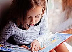 6 τρόποι που τα εξωσχολικά βιβλία βοηθούν το παιδί στο σχολείο