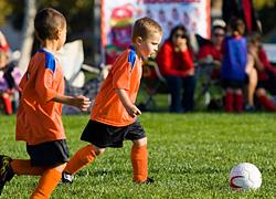 Τα ομαδικά αθλήματα έχουν παραπάνω οφέλη για τα παιδιά απ' όσο νομίζατε