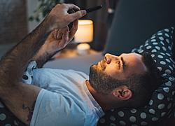 Τι σημαίνει αν ο άντρας σας είναι εξαρτημένος από το κινητό του