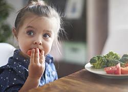 Πώς θα γίνει το παιδί σας καλύτερος μαθητής… τρώγοντας! 