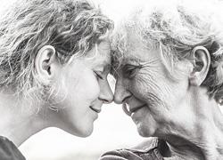 Η στιγμή που συνειδητοποιείς πως πρέπει να φροντίσεις τους γονείς σου