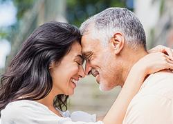 Ο τρόπος που σας αγκαλιάζει ο σύντροφός σας δείχνει πολλά για την σχέση σας