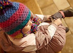 «Μόνος μου, μόνος μου!» Όταν το παιδί θέλει να τα κάνει όλα μόνο του