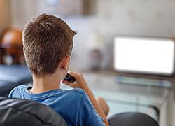 Οι κίνδυνοι των reality για τα παιδιά και ποια πρέπει να είναι η στάση μας ως γονείς