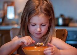 Πώς θα κάνετε το παιδί να φάει (επιτέλους!) όσπρια