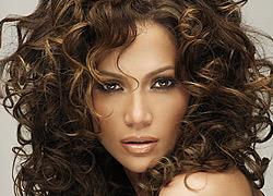 7 εύκολα χτενίσματα για όσες έχουν σγουρά μαλλιά