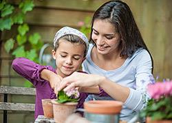 Πώς η κηπουρική βοήθησε την κόρη μου να γίνει πιο υπεύθυνη και χαρούμενη