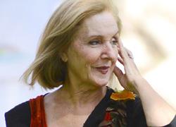 Συνέντευξη με την Κάρμεν Ρουγγέρη: «Το θέατρο για παιδιά είναι το έργο της ζωής μου»