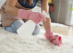 Ανοιξιάτικη καθαριότητα στα χαλιά, τις κουρτίνες, και τις ντουλάπες: Πώς να την κάνετε σωστά και ξεκούραστα