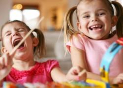 4 αποτελεσματικοί τρόποι για να απασχολείτε τα παιδιά τις ώρες κοινής ησυχίας