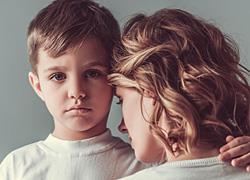 «Στο τέλος της ημέρας νιώθω ότι δεν είμαι καλή μαμά και δεν αντέχω άλλο» 