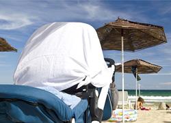 Μην σκεπάζετε το καροτσάκι του μωρού για να κάνετε σκιά, προειδοποιούν οι ειδικοί