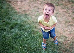 Στη μαμά που έχει βαρεθεί να ακούει ότι το παιδί της είναι άτακτο: Mην μασάς!