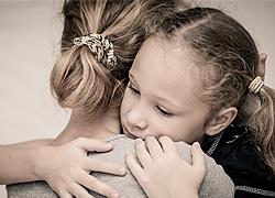 «Μαμά, φοβάμαι να μεγαλώσω»: Η αγωνία που φέρνει η νέα σχολική χρονιά